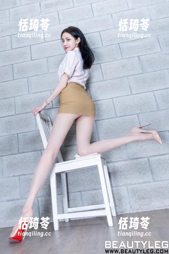 Beautyleg - 这个夏天，和Joanna一起拿到免费户外套图，风把头发吹得像疯了一样！