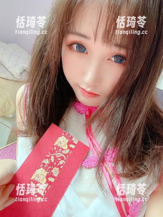 不简单的哥伦比娜：KuukoW的套图精选，轻松反转你的视角