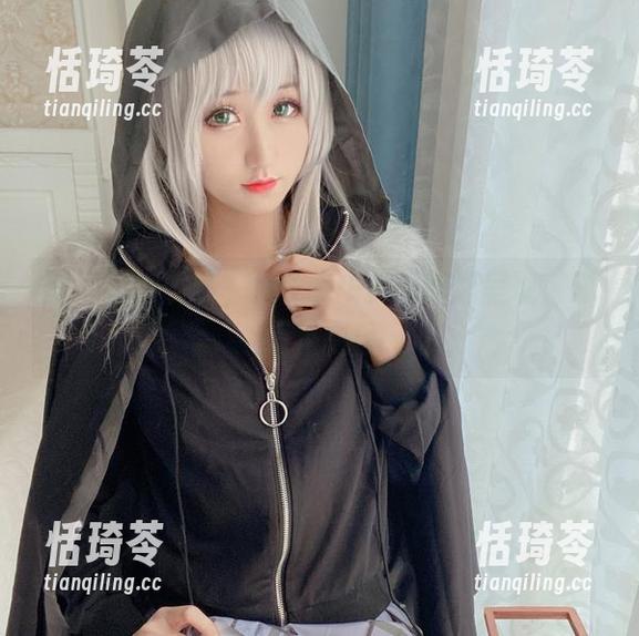 壁纸里的长腿，由KuukoW倾情呈现，总让我侧目