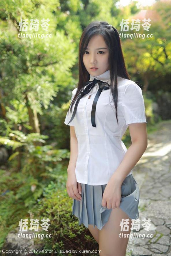 MFStar模范学院 - 图包里的郑颖姗：那一抹白色竟引发我无尽联想！