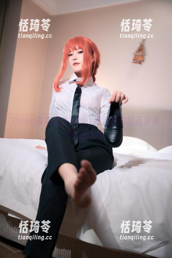 Quan冉有点饿 Quan冉有点饿在线:高跟鞋的图画和美味的想象