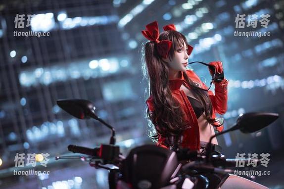 Sakiiii翎柒这恶魔角色演得超赞！这些美图能不能再给点儿？分享一下，咱都是现实中的“叛民”啊。