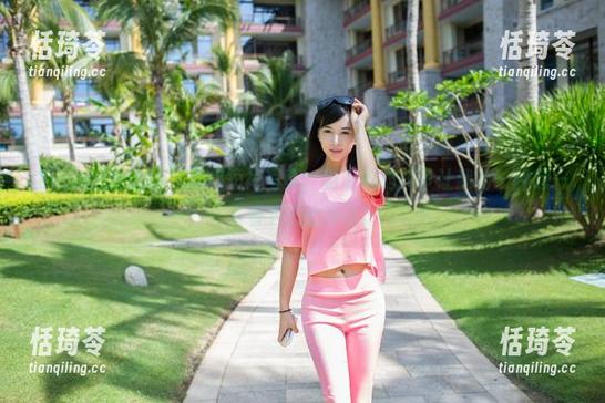TuiGirl推女郎-赵惟依 TuiGirl推女郎 - 这组短裙写真,赵惟依的样子让我有一种想一直看下去的冲动。