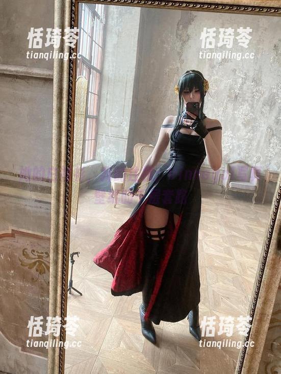 她的白衬衫，我的注视：Vinnegal写真壁纸的千层套路