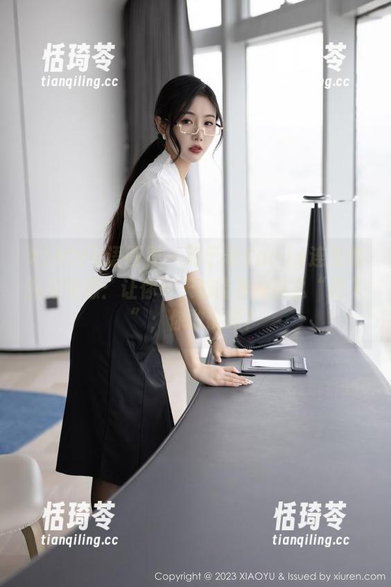 XIAOYU语画界 - 周于希Sandy连体衣私拍资源：让你每天都能穿得这么“投入”；你敢试吗？
