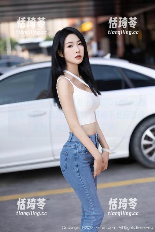 Xiuren秀人网 - 看看小茉莉jasmine的旗袍写真，我跑题了吧，旗袍不是应该传统吗？她这个太时髦了吧！