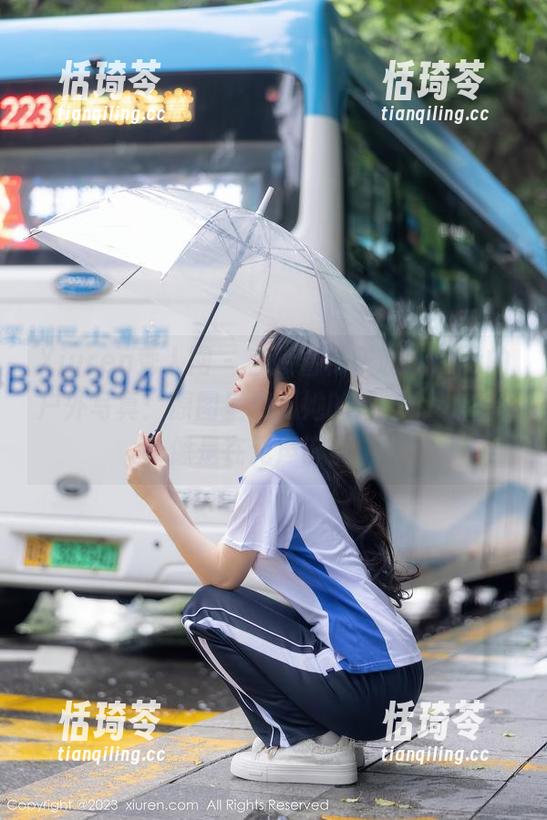Xiuren秀人网 - 直接看林子欣freya的户外写真：原图呈现，她的每一个动作都像是在无声诉说。