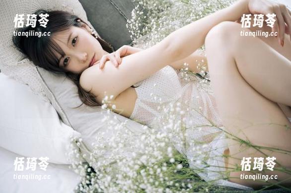 けん研这套和服，不说可能还以为是在某种cos活动上呢，哈哈，原图的氛围跟她真匹配。