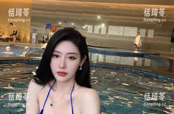 微密圈 - 豹纹连体与不爱笑的赛琳，难以抵挡的视线交织，怎么就让人沉迷了？