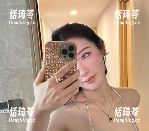 不爱笑的赛琳 微密圈 - 当双马尾遇上不爱笑的赛琳,福利图片不得不看!