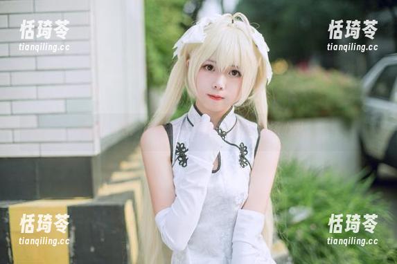 美图一览：向小圆的网袜，撩得当场心乱。
