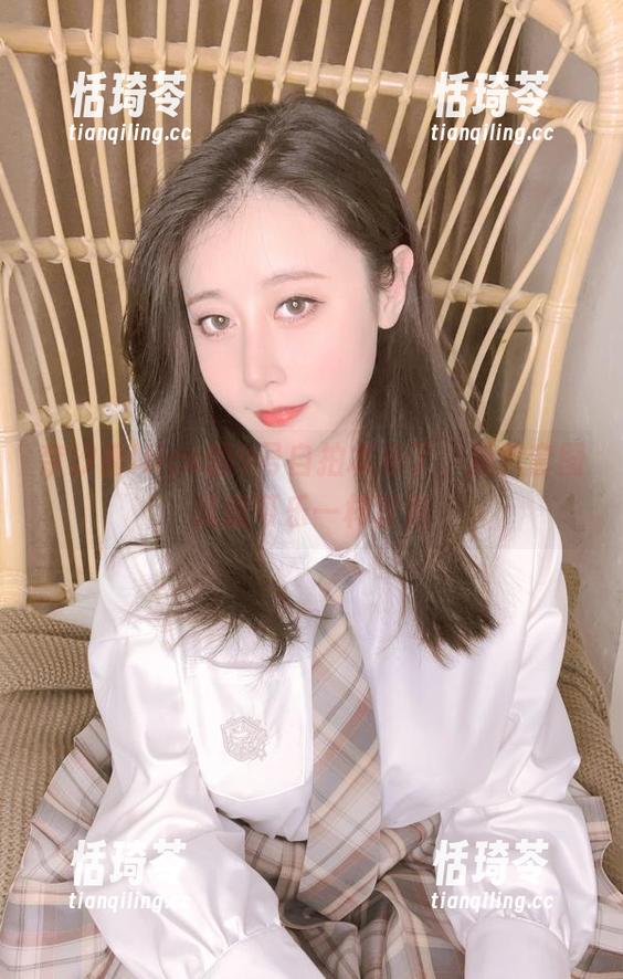 奈汐酱Nice的9号自拍本来了，新款套图就像可乐一样冒泡