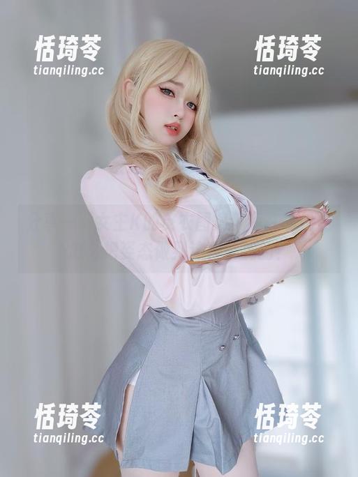 分享一下女主K的皮衣图集，我在想她是怎么把姿态做到这种添加的？