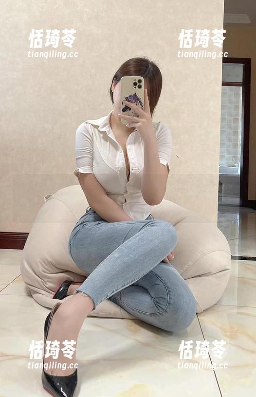 微密圈 - 奶宝妹纸的双马尾，高清写真从此改变了马尾的定义！