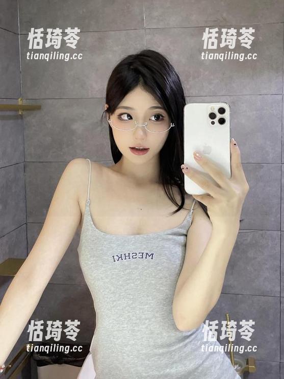 微密圈 - 妮是老虎资源：泳池中的洒脱，心中早已浮出水面