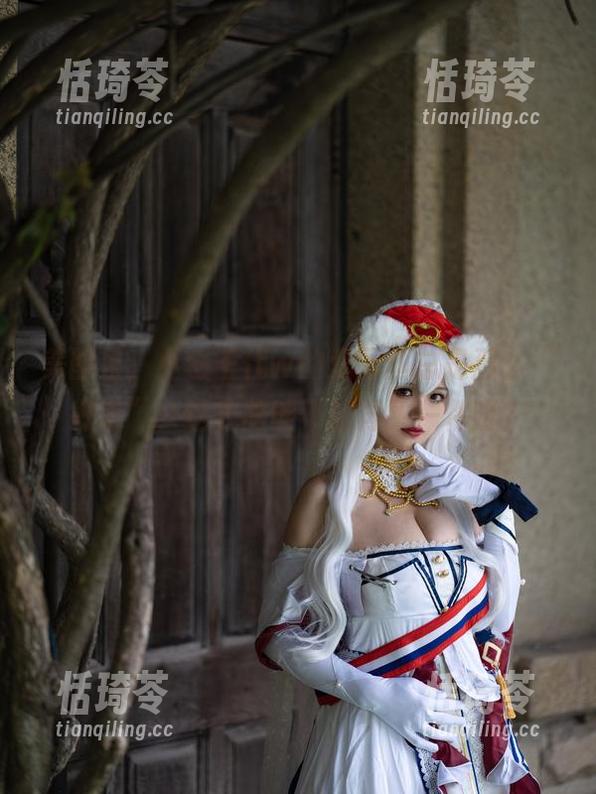 美图里，小仓千代w的爱丽丝总是那么“好奇”，这衣服能不能再买一件呀？