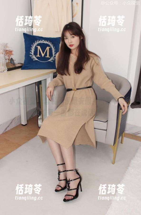 小众视觉-灵灵 小众视觉 - 套装不仅是衣服,图集中灵灵的每一面都在说话。