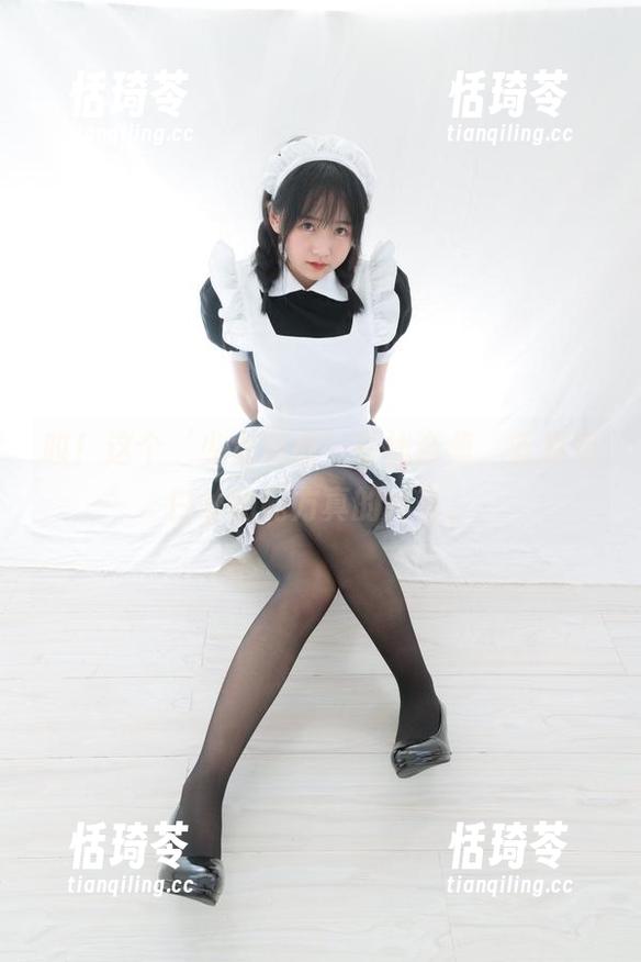 哎！这个‘少女秩序’在线合集，蓝裙与白丝的配方真的神奇。