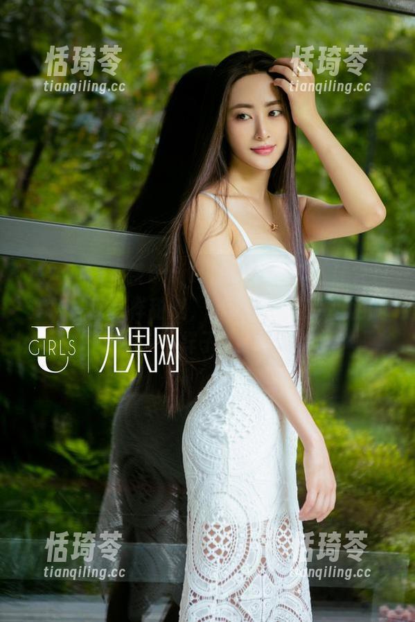 尤果网 - 奶茶Emily的最新写真，让夏日变得像糖一样甜腻，怎么看都有点犯困的样子。