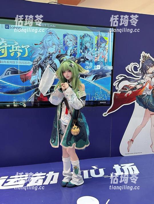 盯着嶋葵的写真，有点想跟小天鹅一起畅游，下载吗？