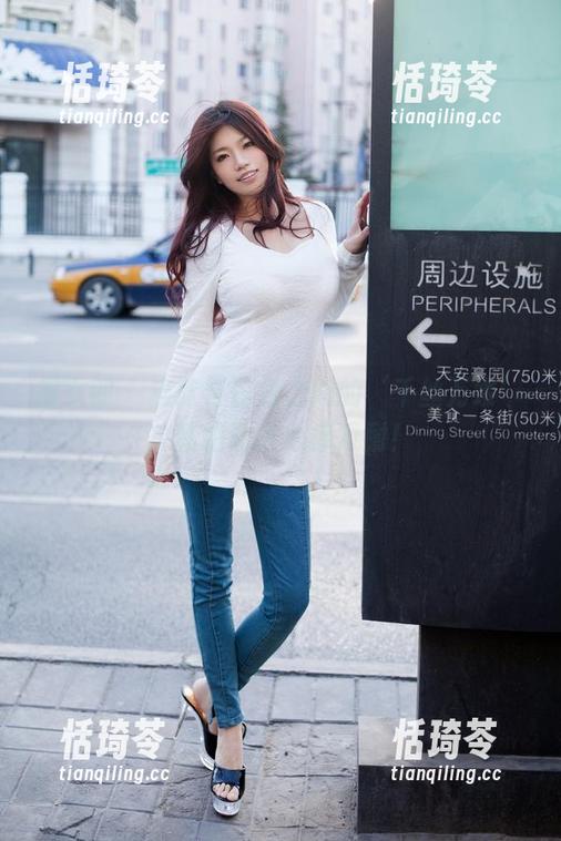 推女郎 - 连欣与白色之间的‘千丝万缕’，私拍让人心痒难耐！