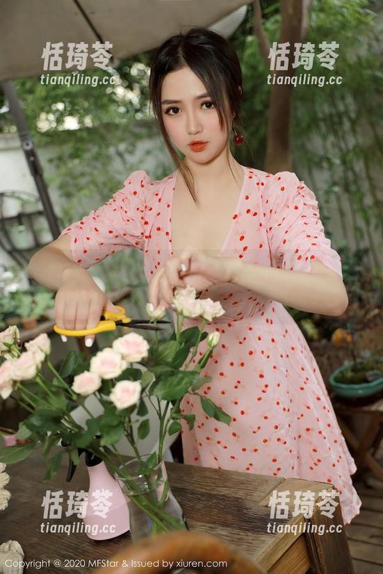 模范学院 - 夏小秋秋秋泳衣写真，悄悄为你揭开‘扭曲’的夏日游戏