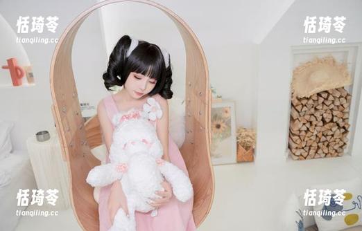 私拍美图合集：爆机少女喵小吉与如梦令的微妙互动