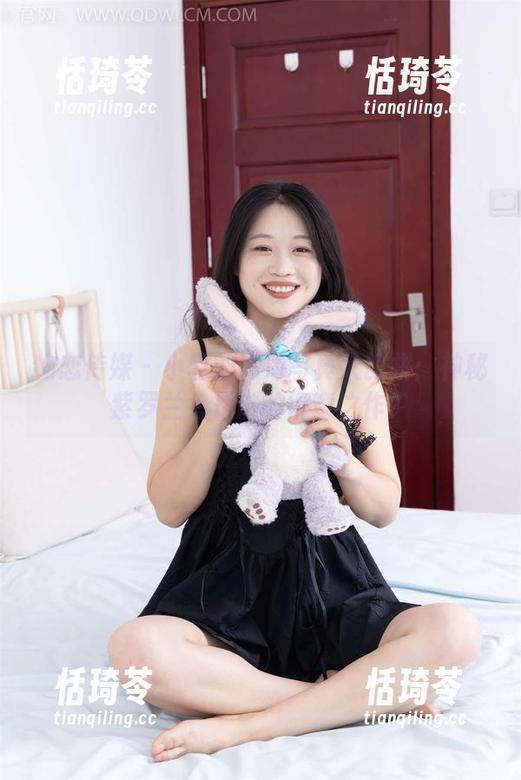 物恋传媒-小竹 物恋传媒 - 小竹的高清写真大比拼:神秘紫罗兰会是谁的得意之作?