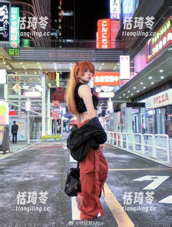 特软儿Sona的巫女写真，诡异中带着私密感的翻转。