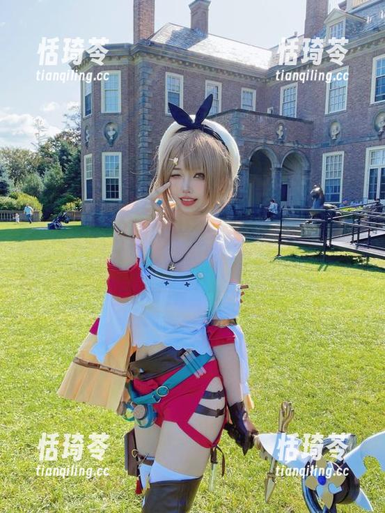 狐洛洛子：风趣又赤裸裸的圣诞cos合集，不得不看！