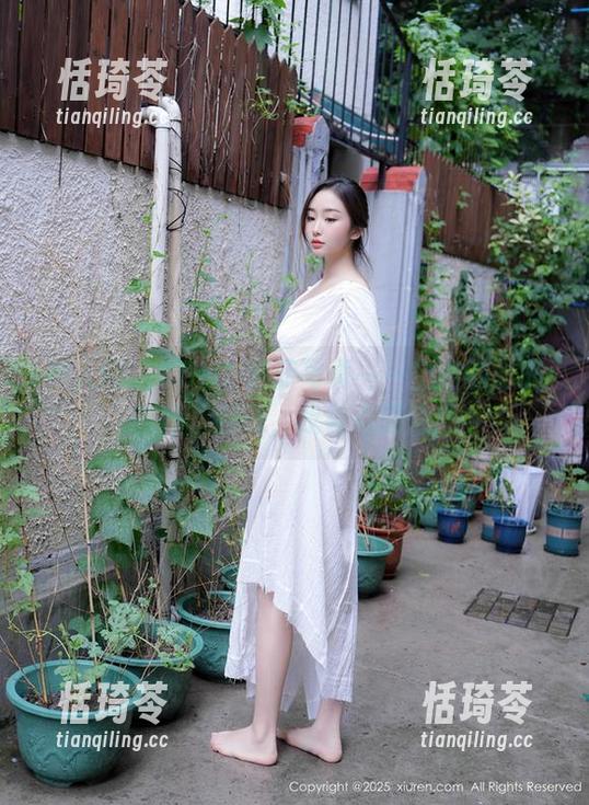 秀人网-SOLO-尹菲 秀人网 - SOLO-尹菲写真——空姐的时光旅程,别说,我有点期待!