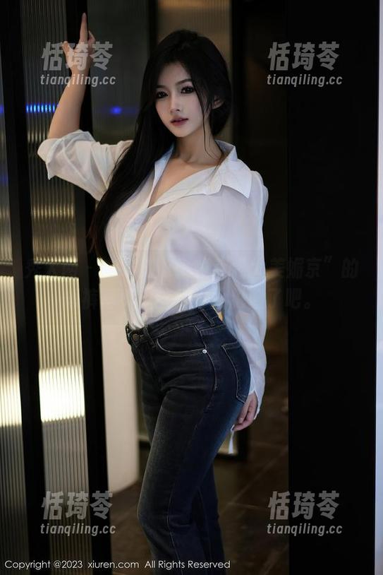 秀人网 - 在线浏览：拔草“大美媚京”的短裤写真，这样也太犯规了吧。