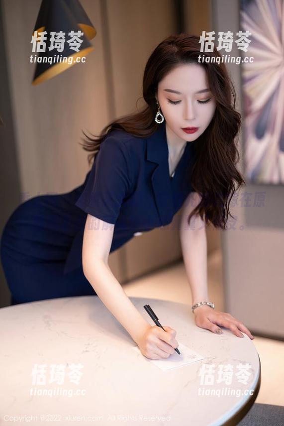 秀人网 - 细腻又大胆，安然儿的花嫁在原图和套图的解读中小心翼翼又俏皮。