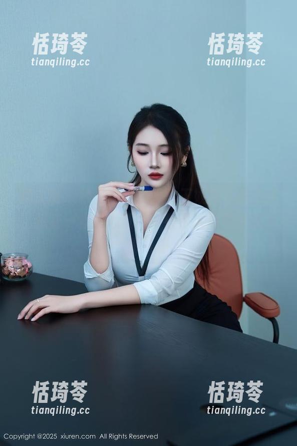 秀人网 - 换上豹纹，盼盼玉奴的私房美图，藏着一些小心机——看得人忍不住想多瞅几眼