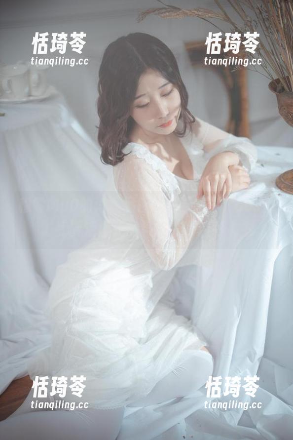 穆零Mu0的港风黑色小吊带图集，cos出‘我要活出我的风格’的精彩人生