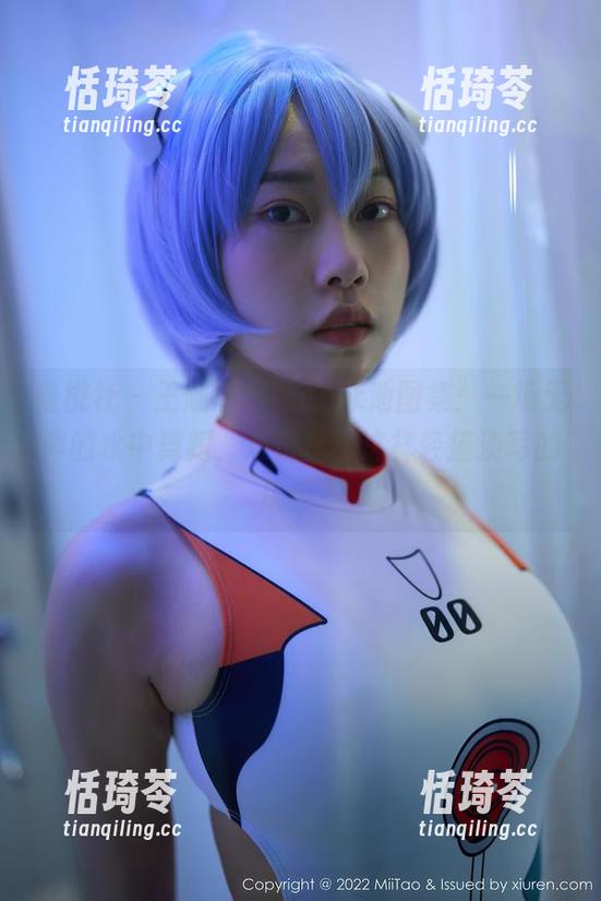 蜜桃社 - 王婉悠Queen泳池图集：一场无声的水中舞蹈，难道真有这样轻描淡写的优雅？
