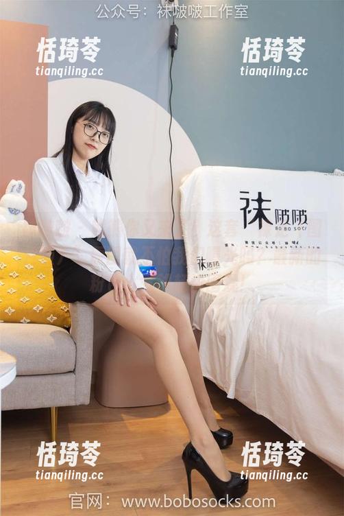 袜啵啵-熊熊 袜啵啵 - 熊熊你又来了!这套“裸足(图片版)”原图就不怕我们曝光吗?最新的粉色小气球赶快围观!