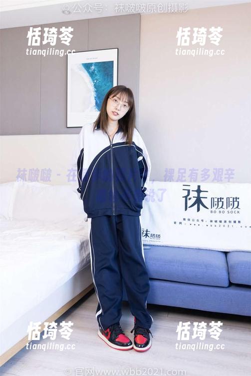 袜啵啵 - 在菠萝的照片中，裸足有多艰辛，咱也不想说了