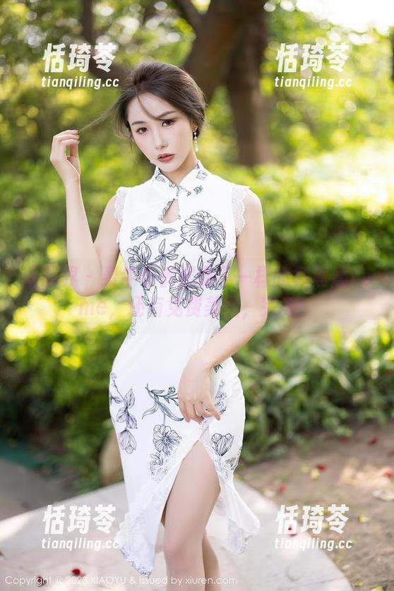 语画界-杨晨晨Yome 语画界 - 看牛仔裤展现不一样的杨晨晨Yome,还有免费美图,完美!