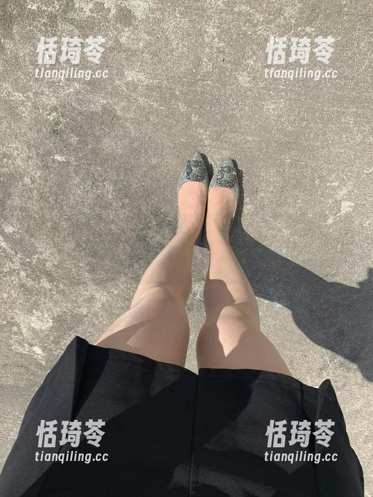 微密圈 - 谁说可爱不可以正经，雅雅的气质呀的作品打破你的偏见！
