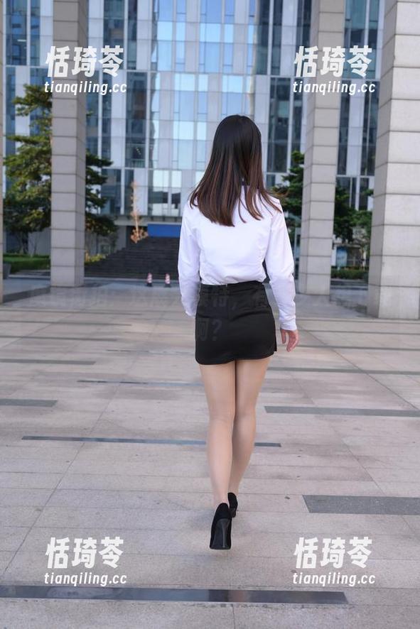魔镜街拍：这展会模特，有多少人想下载啊？